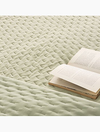 Ensemble couvre-lit uni en tissu à relief avec taie(s) d’oreiller - Gamusi.