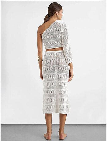 Ensemble crop top asymétrique en dentelle crochet et jupe midi crochet