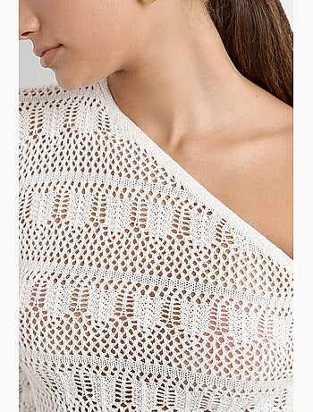 Ensemble crop top asymétrique en dentelle crochet et jupe midi crochet hiccup