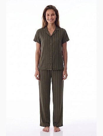 Ensemble de pyjama rhea en satin rayé, chemise à manches courtes et pantalon penti