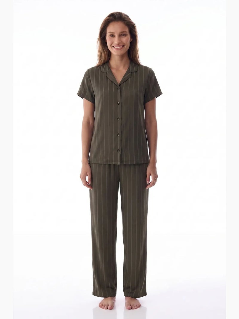 Ensemble de pyjama rhea en satin rayé, chemise à manches courtes et pantalon penti Vert kaki - Kiabi