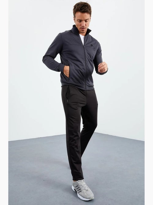 Ensemble de sport homme en maille scuba à col zippé tommy - Kiabi Ensemble de sport homme en maille scuba à col zippé tommy - Kiabi