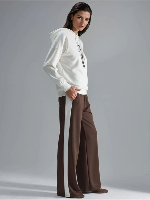 Ensemble de survêtement long rayé à capuche et jambes larges - Kiabi Ensemble de survêtement long rayé à capuche et jambes larges - Kiabi