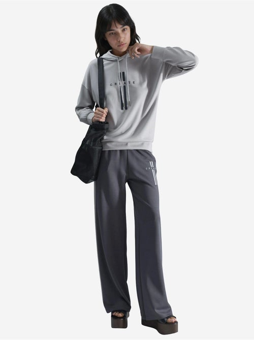 Ensemble de survêtement long rayé à capuche et jambes larges - Kiabi Ensemble de survêtement long rayé à capuche et jambes larges - Kiabi