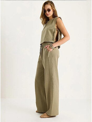 Ensemble deux pièces à col ras du cou et fermeture à nouer avec pantalon large lucci