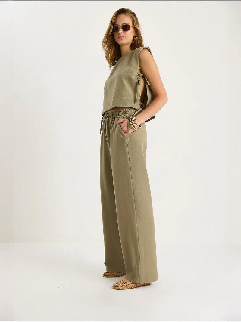 Ensemble deux pièces à col ras du cou et fermeture à nouer avec pantalon large lucci Vert kaki - Kiabi