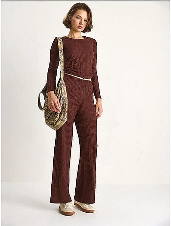 Ensemble deux pièces ajusté avec pantalon évasé lucci