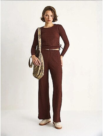 Ensemble deux pièces ajusté avec pantalon évasé lucci