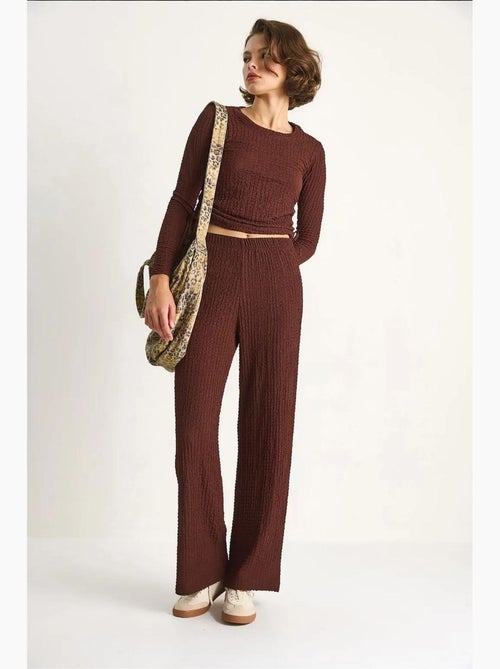 Ensemble deux pièces ajusté avec pantalon évasé lucci - Kiabi Ensemble deux pièces ajusté avec pantalon évasé lucci - Kiabi
