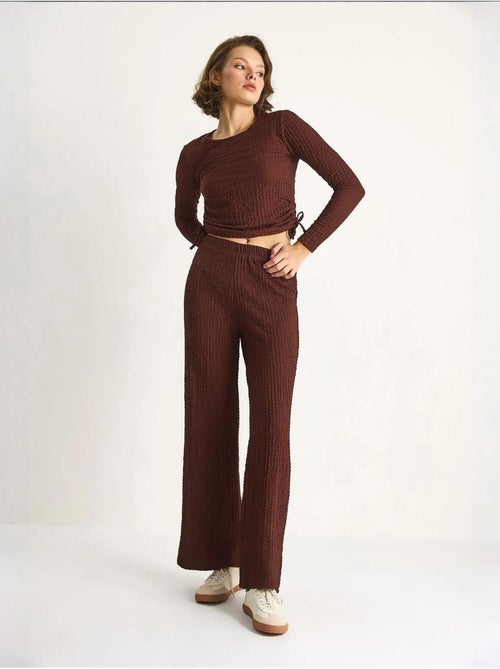 Ensemble deux pièces ajusté avec pantalon évasé lucci - Kiabi Ensemble deux pièces ajusté avec pantalon évasé lucci - Kiabi