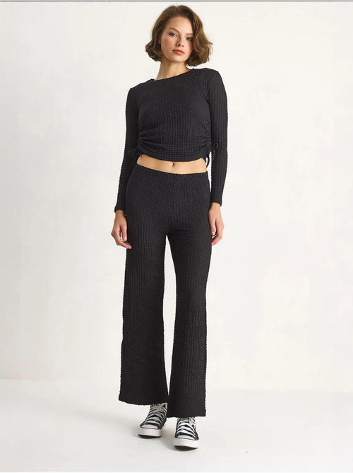 Ensemble deux pièces ajusté avec pantalon évasé lucci - Kiabi Ensemble deux pièces ajusté avec pantalon évasé lucci - Kiabi