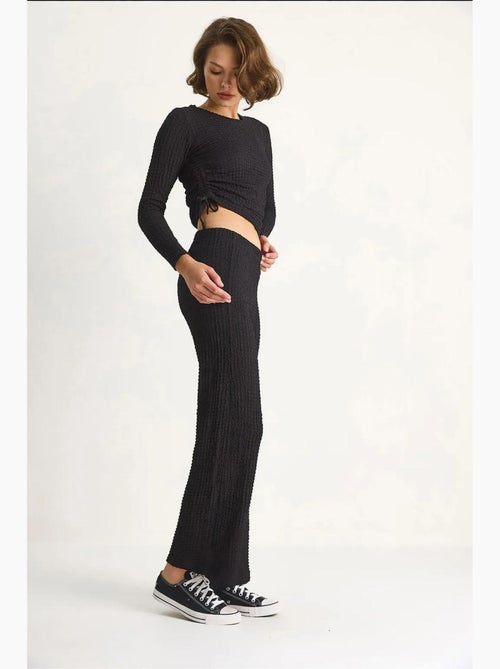 Ensemble deux pièces ajusté avec pantalon évasé lucci - Kiabi Ensemble deux pièces ajusté avec pantalon évasé lucci - Kiabi