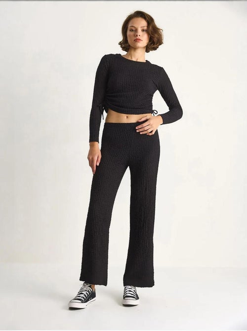 Ensemble deux pièces ajusté avec pantalon évasé lucci - Kiabi Ensemble deux pièces ajusté avec pantalon évasé lucci - Kiabi