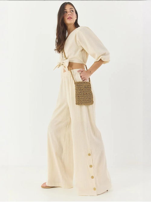 Ensemble deux pièces avec chemisier à nouer, ourlet boutonné doublé et pantalon doublé lucci - Kiabi Ensemble deux pièces avec chemisier à nouer, ourlet boutonné doublé et pantalon doublé lucci - Kiabi