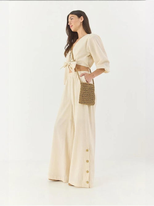 Ensemble deux pièces avec chemisier à nouer, ourlet boutonné doublé et pantalon doublé lucci - Kiabi Ensemble deux pièces avec chemisier à nouer, ourlet boutonné doublé et pantalon doublé lucci - Kiabi