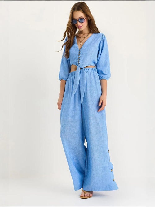 Ensemble deux pièces avec chemisier à nouer, ourlet boutonné doublé et pantalon doublé lucci - Kiabi Ensemble deux pièces avec chemisier à nouer, ourlet boutonné doublé et pantalon doublé lucci - Kiabi