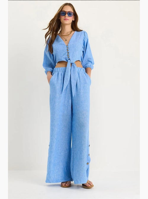 Ensemble deux pièces avec chemisier à nouer, ourlet boutonné doublé et pantalon doublé lucci - Kiabi Ensemble deux pièces avec chemisier à nouer, ourlet boutonné doublé et pantalon doublé lucci - Kiabi