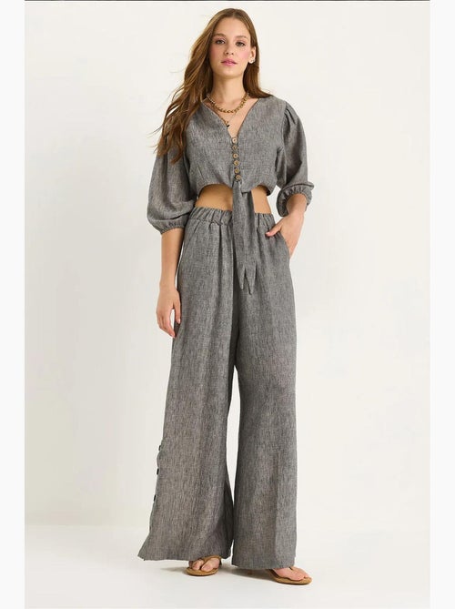 Ensemble deux pièces avec chemisier à nouer, ourlet boutonné doublé et pantalon doublé lucci - Kiabi Ensemble deux pièces avec chemisier à nouer, ourlet boutonné doublé et pantalon doublé lucci - Kiabi