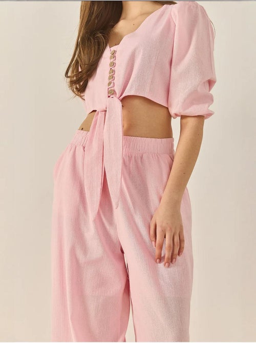 Ensemble deux pièces avec chemisier à nouer, ourlet boutonné doublé et pantalon doublé lucci - Kiabi Ensemble deux pièces avec chemisier à nouer, ourlet boutonné doublé et pantalon doublé lucci - Kiabi