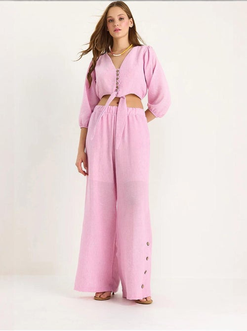 Ensemble deux pièces avec chemisier à nouer, ourlet boutonné doublé et pantalon doublé lucci - Kiabi Ensemble deux pièces avec chemisier à nouer, ourlet boutonné doublé et pantalon doublé lucci - Kiabi
