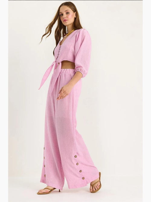 Ensemble deux pièces avec chemisier à nouer, ourlet boutonné doublé et pantalon doublé lucci - Kiabi Ensemble deux pièces avec chemisier à nouer, ourlet boutonné doublé et pantalon doublé lucci - Kiabi