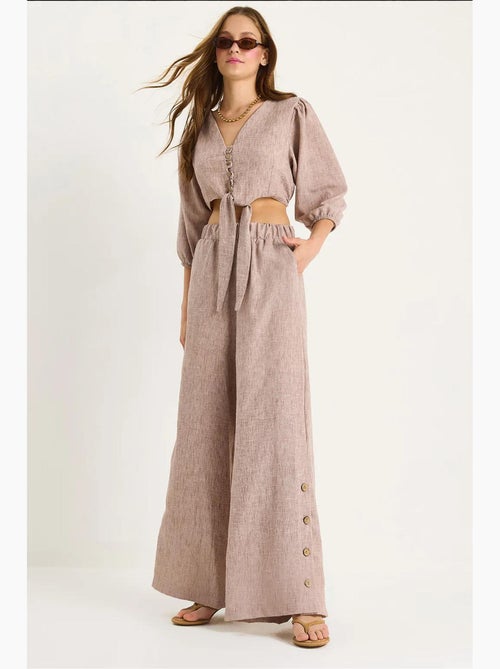 Ensemble deux pièces avec chemisier à nouer, ourlet boutonné doublé et pantalon doublé lucci - Kiabi Ensemble deux pièces avec chemisier à nouer, ourlet boutonné doublé et pantalon doublé lucci - Kiabi