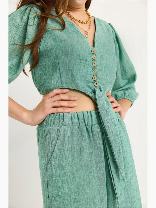 Ensemble deux pièces avec chemisier à nouer, ourlet boutonné doublé et pantalon doublé lucci - Kiabi Ensemble deux pièces avec chemisier à nouer, ourlet boutonné doublé et pantalon doublé lucci - Kiabi