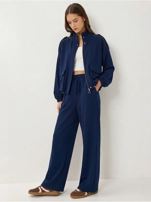 Ensemble deux pièces avec veste à détail poche et pantalon à jambes larges istanbul - Kiabi Ensemble deux pièces avec veste à détail poche et pantalon à jambes larges istanbul - Kiabi