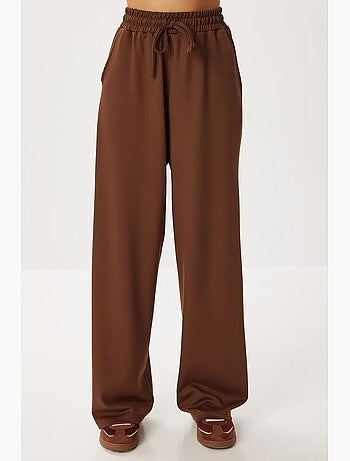Ensemble deux pièces avec veste à détail poche et pantalon à jambes larges istanbul