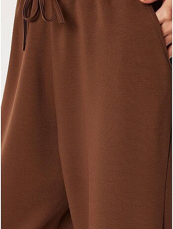Ensemble deux pièces avec veste à détail poche et pantalon à jambes larges istanbul