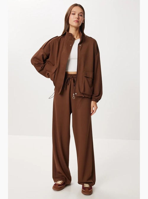 Ensemble deux pièces avec veste à détail poche et pantalon à jambes larges istanbul - Kiabi Ensemble deux pièces avec veste à détail poche et pantalon à jambes larges istanbul - Kiabi