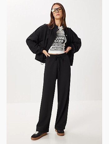 Ensemble deux pièces avec veste à détail poche et pantalon à jambes larges istanbul