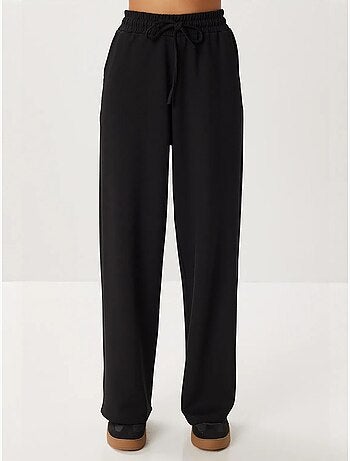 Ensemble deux pièces avec veste à détail poche et pantalon à jambes larges istanbul