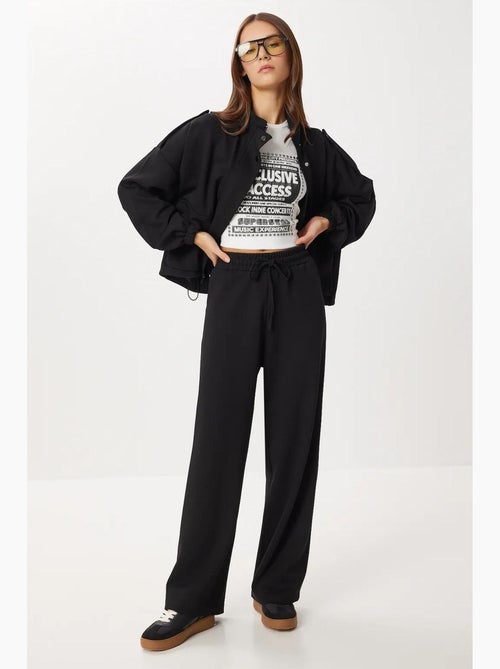 Ensemble deux pièces avec veste à détail poche et pantalon à jambes larges istanbul - Kiabi Ensemble deux pièces avec veste à détail poche et pantalon à jambes larges istanbul - Kiabi