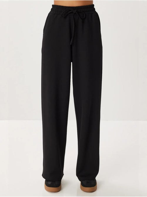 Ensemble deux pièces avec veste à détail poche et pantalon à jambes larges istanbul - Kiabi Ensemble deux pièces avec veste à détail poche et pantalon à jambes larges istanbul - Kiabi