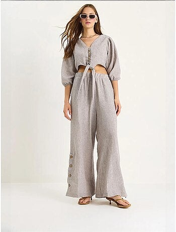 Ensemble deux pièces bianco avec chemisier à nouer, ourlet boutonné doublé et pantalon doublé lucci