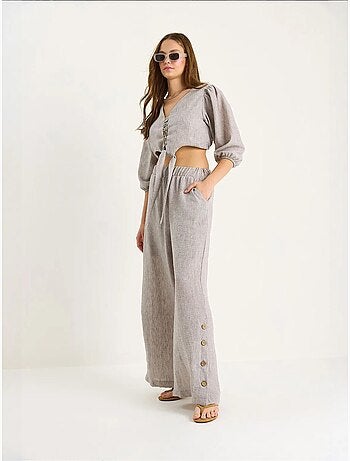 Ensemble deux pièces bianco avec chemisier à nouer, ourlet boutonné doublé et pantalon doublé lucci