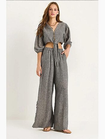 Ensemble deux pièces bianco avec chemisier à nouer, ourlet boutonné doublé et pantalon doublé lucci