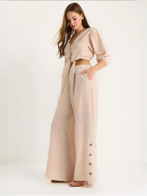 Ensemble deux pièces bianco avec chemisier à nouer, ourlet boutonné doublé et pantalon doublé lucci - Kiabi Ensemble deux pièces bianco avec chemisier à nouer, ourlet boutonné doublé et pantalon doublé lucci - Kiabi