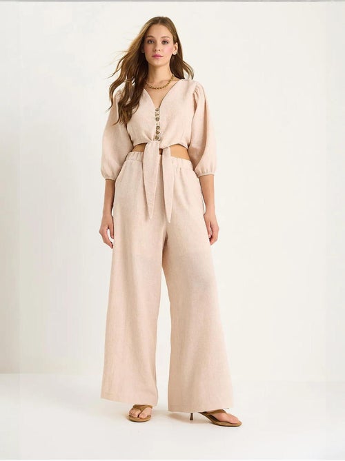 Ensemble deux pièces bianco avec chemisier à nouer, ourlet boutonné doublé et pantalon doublé lucci - Kiabi Ensemble deux pièces bianco avec chemisier à nouer, ourlet boutonné doublé et pantalon doublé lucci - Kiabi