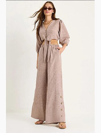 Ensemble deux pièces bianco avec chemisier à nouer, ourlet boutonné doublé et pantalon doublé lucci