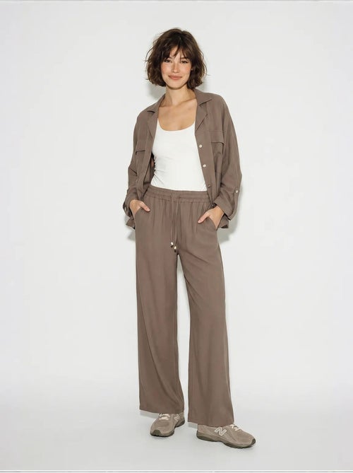 Ensemble deux pièces : blouse et pantalon large en crêpe lucci - Kiabi Ensemble deux pièces : blouse et pantalon large en crêpe lucci - Kiabi