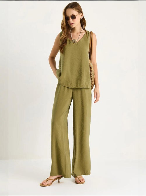 Ensemble deux pièces : chemisier à bretelles et col en v, pantalon palazzo lucci - Kiabi Ensemble deux pièces : chemisier à bretelles et col en v, pantalon palazzo lucci - Kiabi