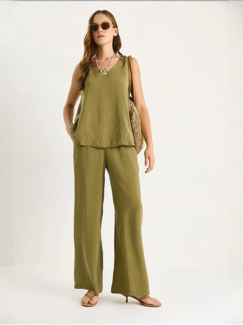 Ensemble deux pièces : chemisier à bretelles et col en v, pantalon palazzo lucci - Kiabi Ensemble deux pièces : chemisier à bretelles et col en v, pantalon palazzo lucci - Kiabi