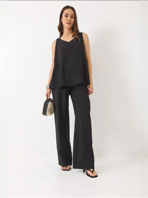 Ensemble deux pièces : chemisier à bretelles et col en v, pantalon palazzo lucci - Kiabi Ensemble deux pièces : chemisier à bretelles et col en v, pantalon palazzo lucci - Kiabi