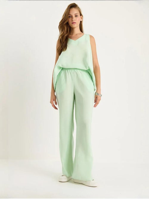 Ensemble deux pièces : chemisier à bretelles et col en v, pantalon palazzo lucci - Kiabi Ensemble deux pièces : chemisier à bretelles et col en v, pantalon palazzo lucci - Kiabi