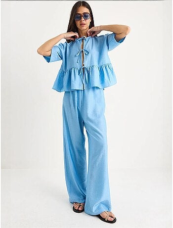 Ensemble deux pièces chemisier et pantalon à manches courtes avec détails noués de bianco lucci