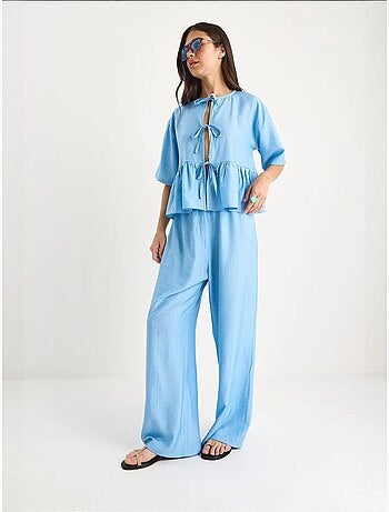Ensemble deux pièces chemisier et pantalon à manches courtes avec détails noués de bianco lucci