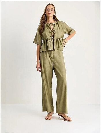 Ensemble deux pièces chemisier et pantalon à manches courtes avec détails noués de bianco lucci