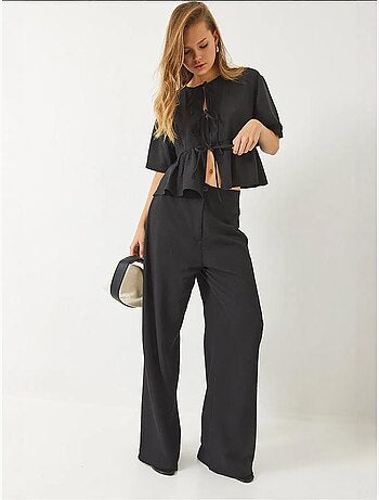 Ensemble deux pièces chemisier et pantalon à manches courtes avec détails noués de bianco lucci